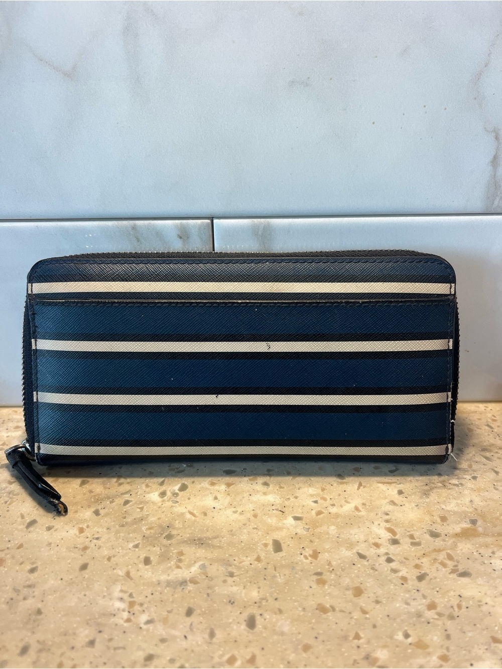 Kate Spade ♠️ - Picture 2 of 9